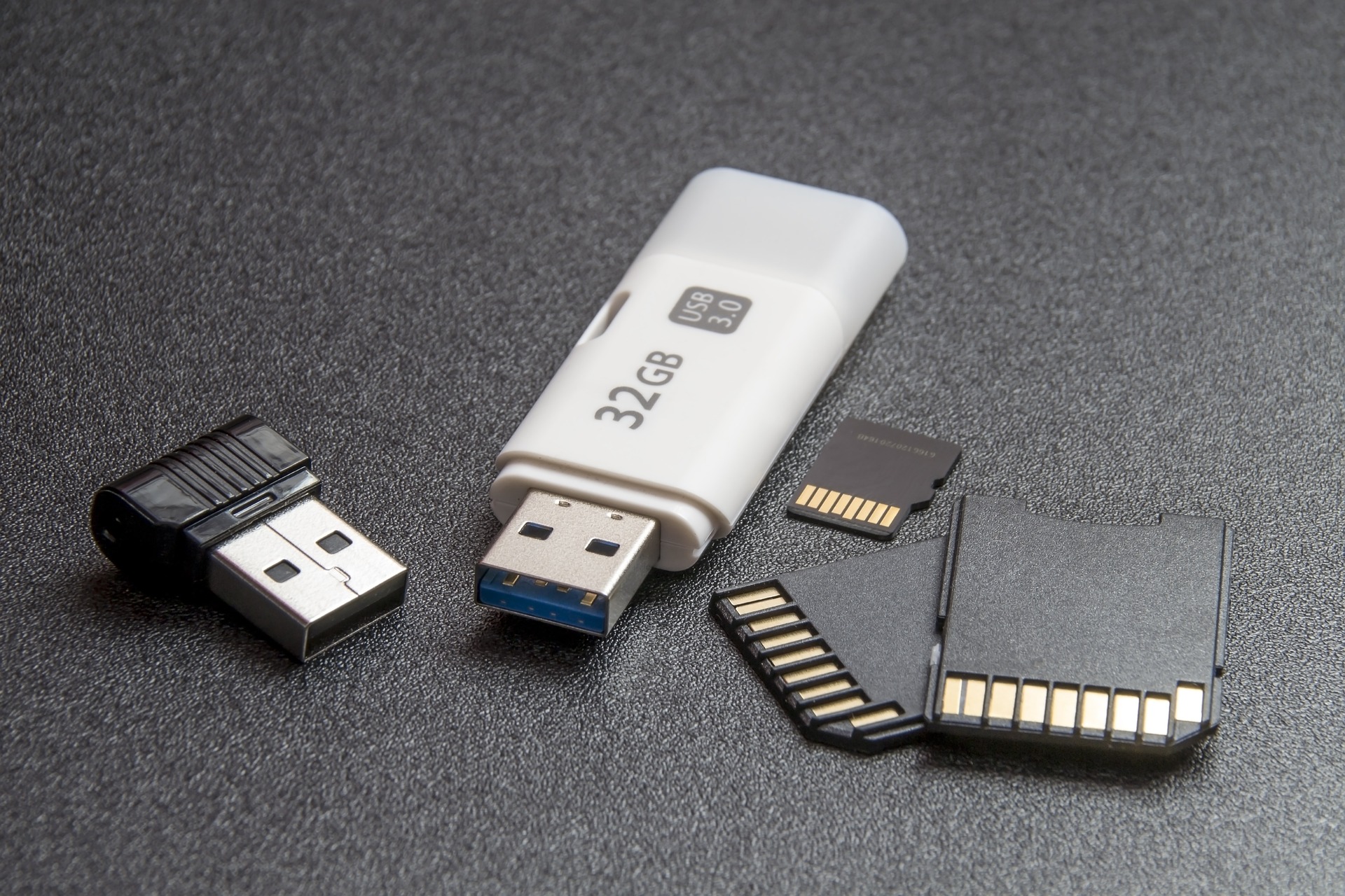 Flash drive to share photos like pendrive, memory card etc